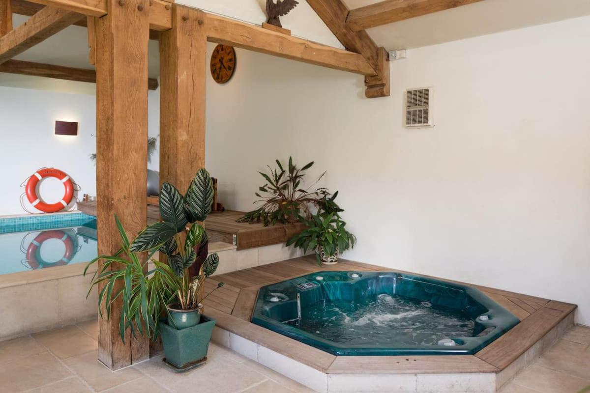 East Wing - a beautifully converted former stable nestled in the picturesque Somerset countryside - Housity