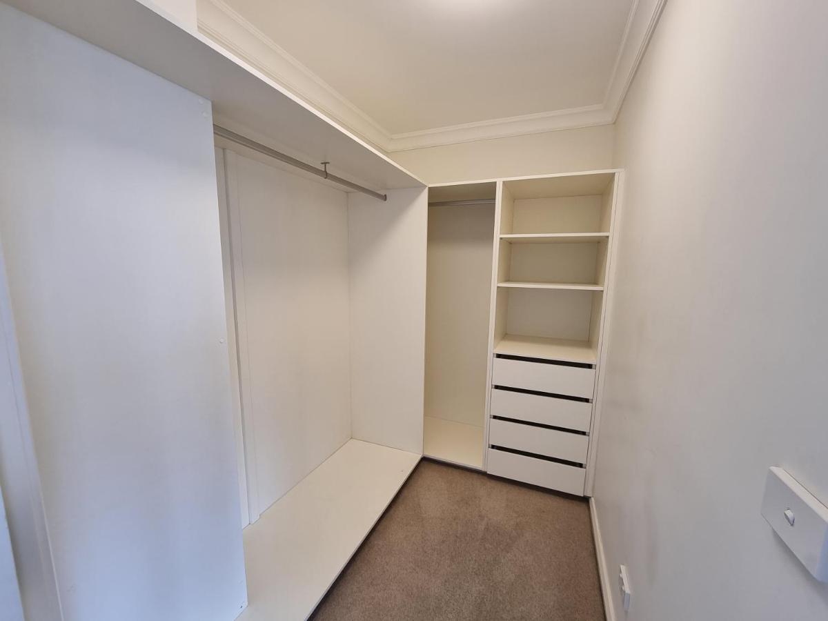 Modern Narre Warren three bedroom townhouse, close to Fountain Gate SC - Housity