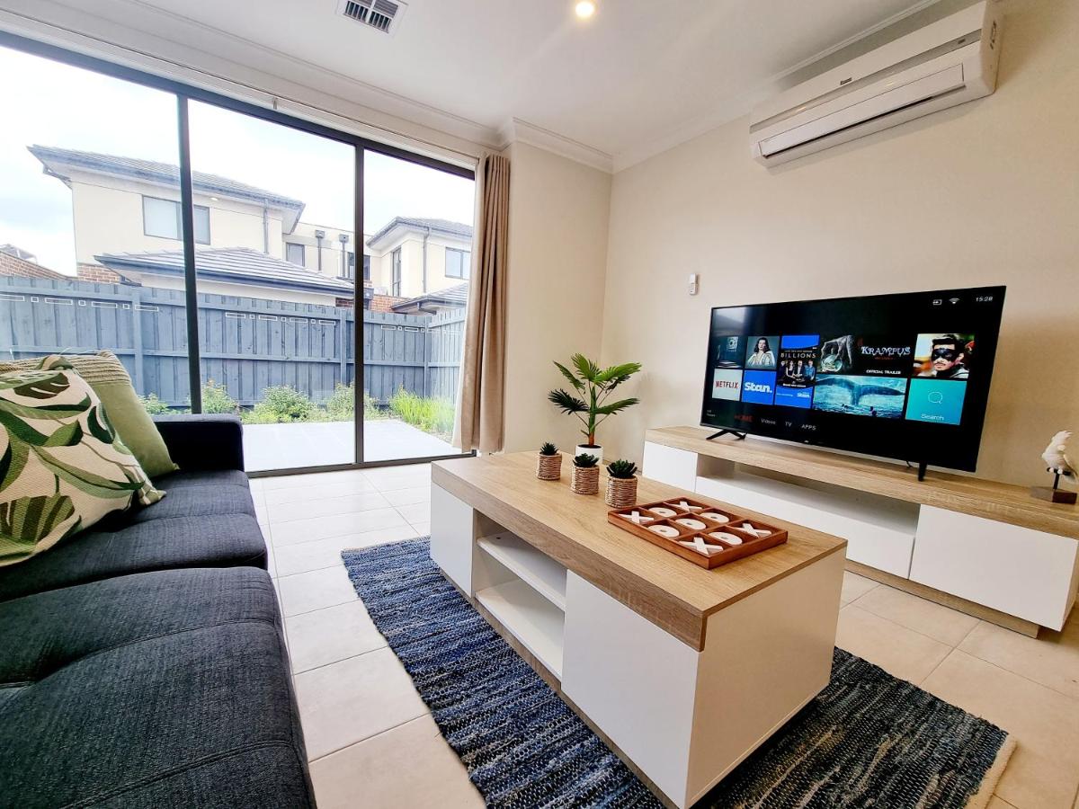 Modern Narre Warren three bedroom townhouse, close to Fountain Gate SC - Housity