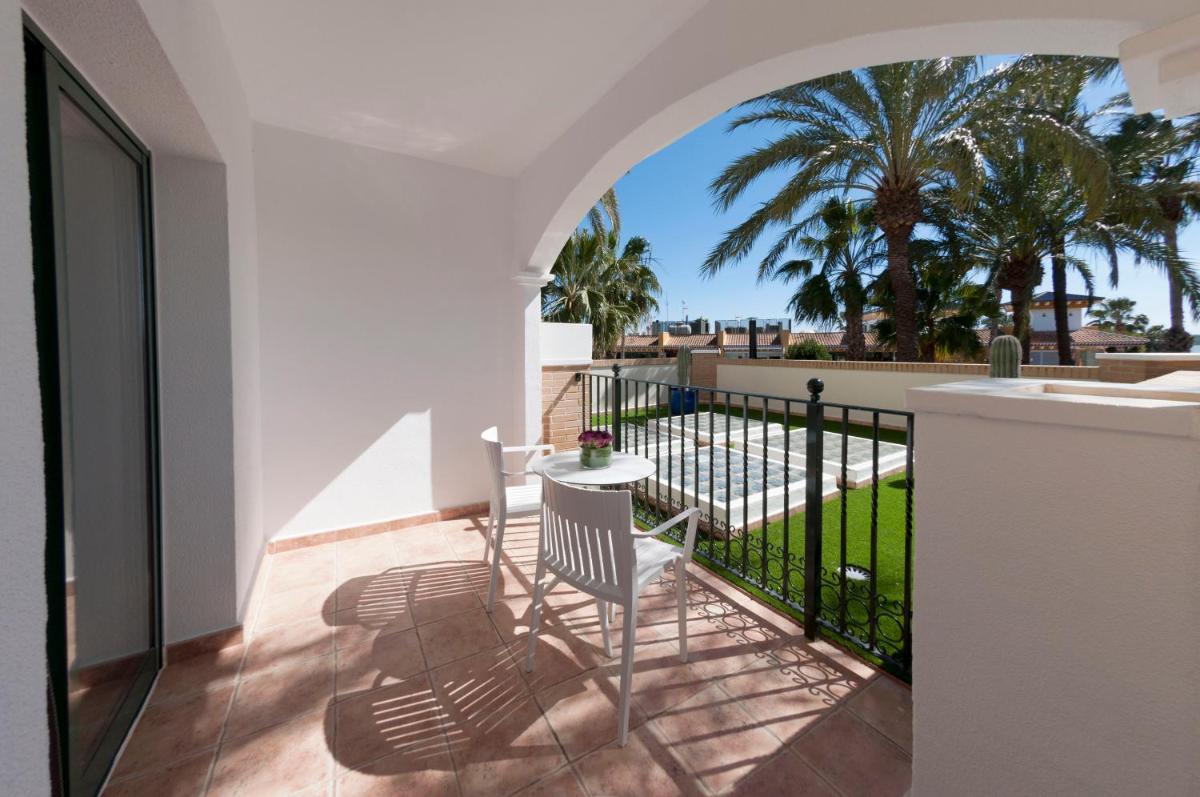 Un balcón o terraza de Hotel La Laguna Spa & Golf