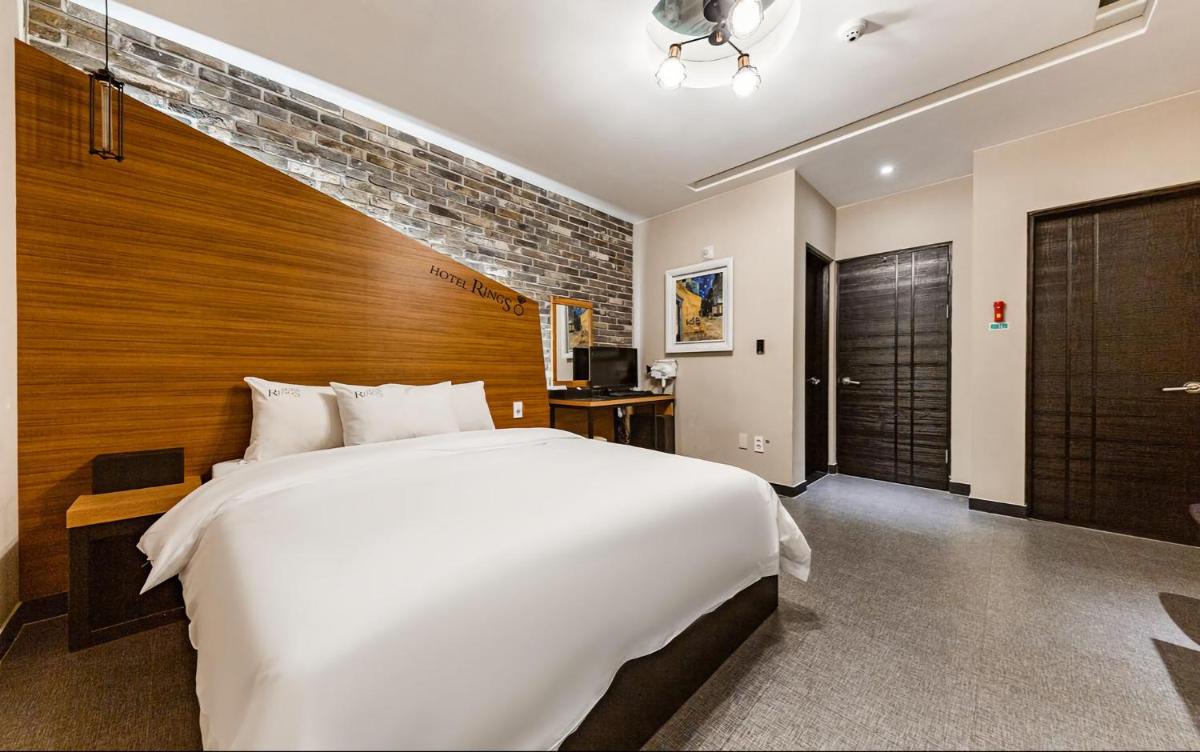 Motel Rings - Housity