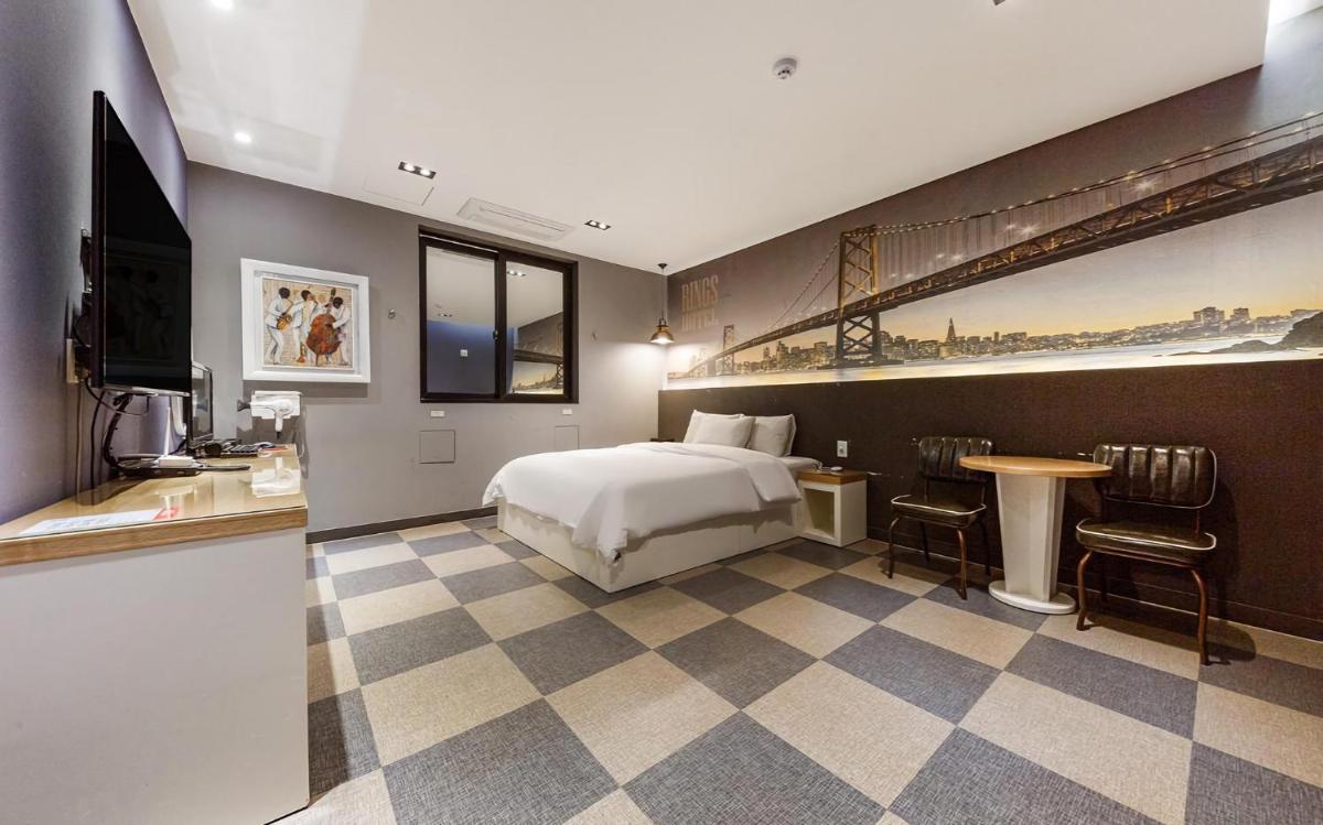 Motel Rings - Housity