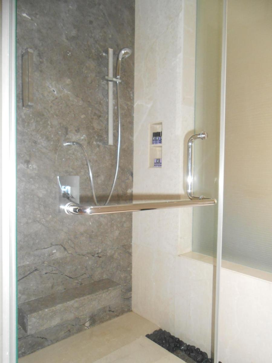 a shower with a glass door in a bathroom at The Lalit Great Eastern Kolkata in Kolkata a shower with a glass door in a bathroom at The Lalit Great Eastern Kolkata in Kolkata
