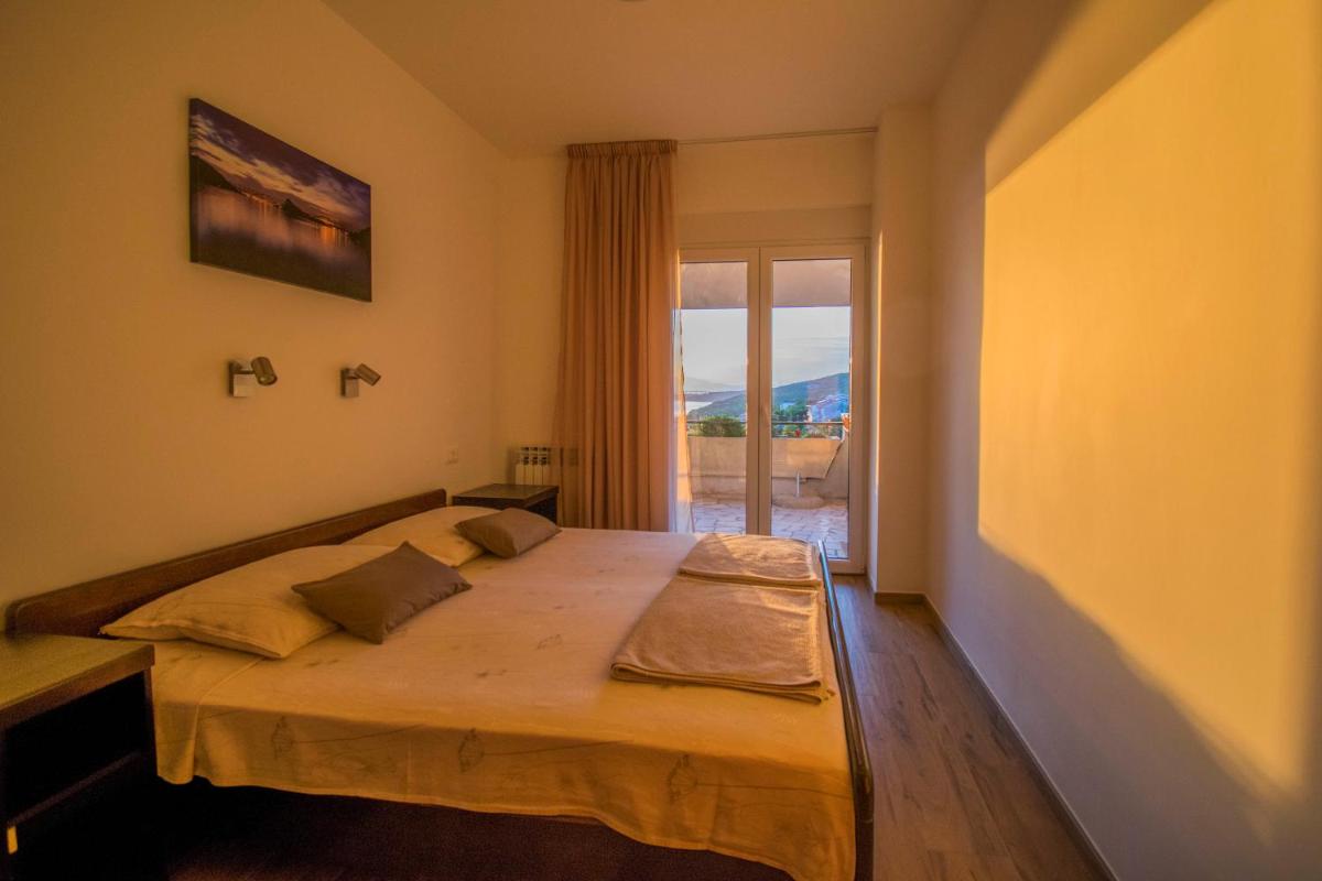 Apartments Ivanica and Mirela - Housity