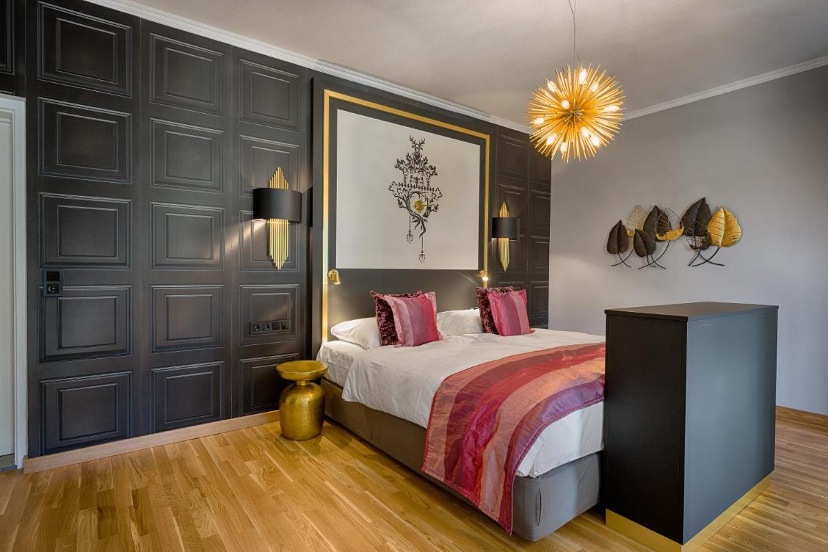 Ein Bett oder Betten in einem Zimmer der Unterkunft Parkhotel Adler
