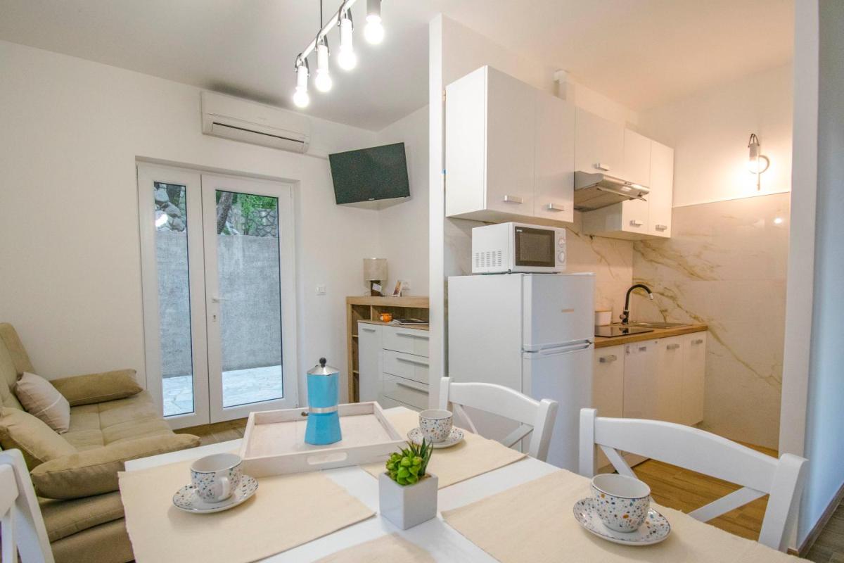 Apartments Ivanica and Mirela - Housity