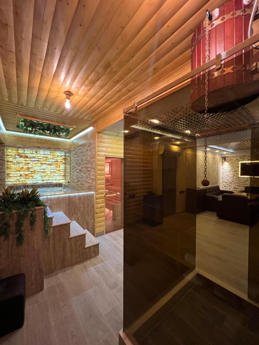 V G hotel - Housity