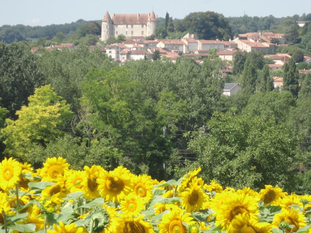 Couples only luxury all one level spacious Gite - Housity