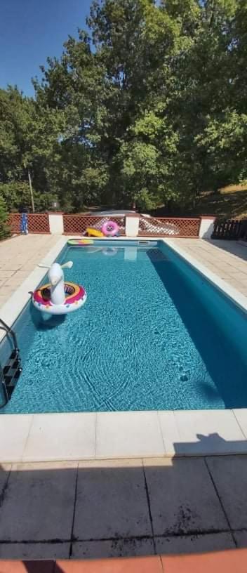 Suitetrails - Travelers house - villa with a private pool