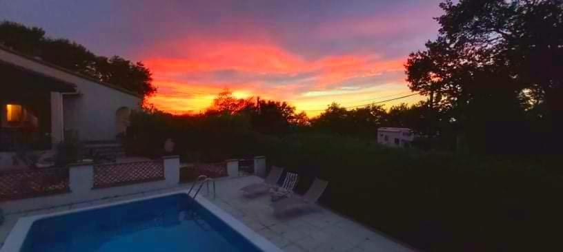 Suitetrails - Travelers house - villa with a private pool