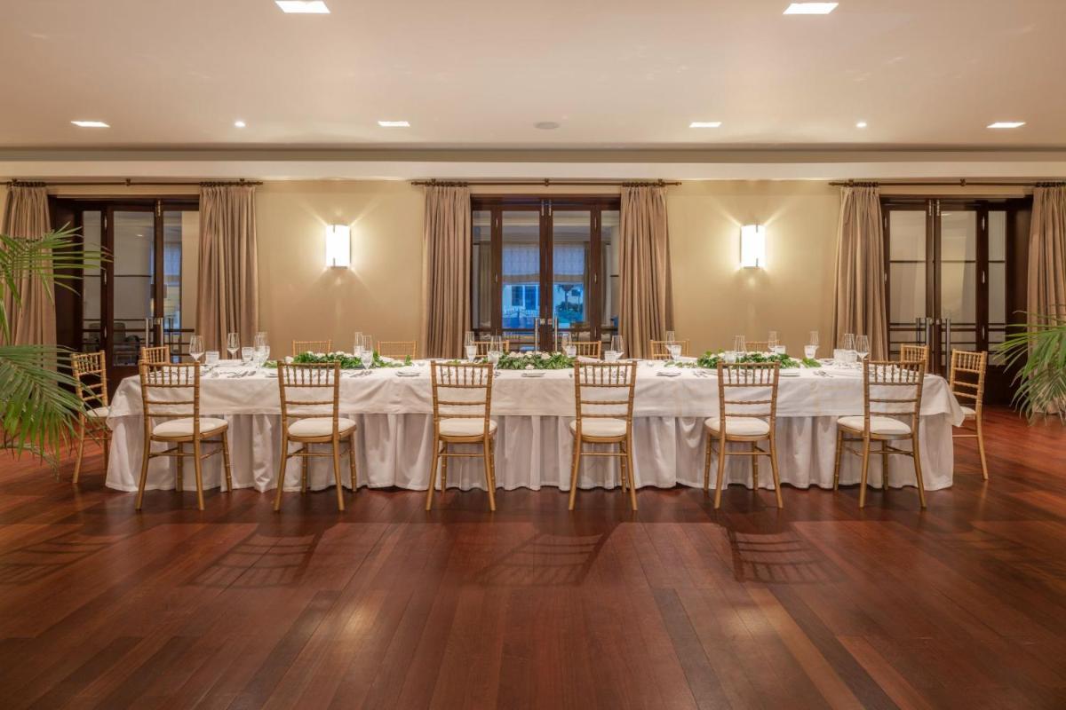 Um restaurante ou outro lugar para comer em Terra Nostra Garden Hotel