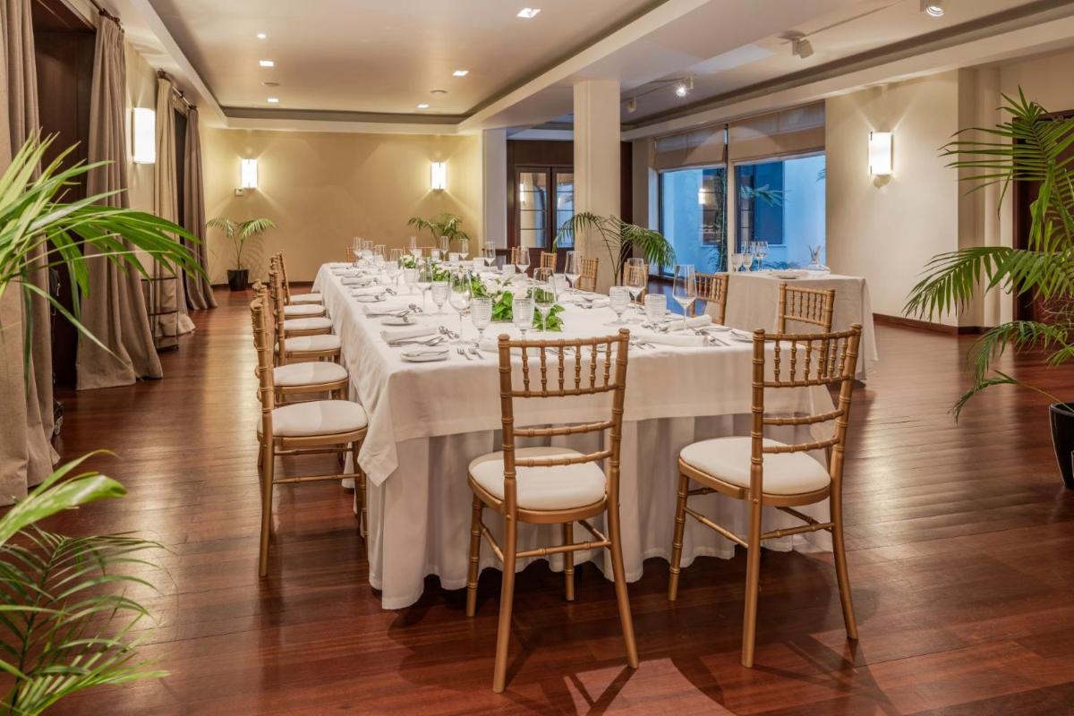 Um restaurante ou outro lugar para comer em Terra Nostra Garden Hotel