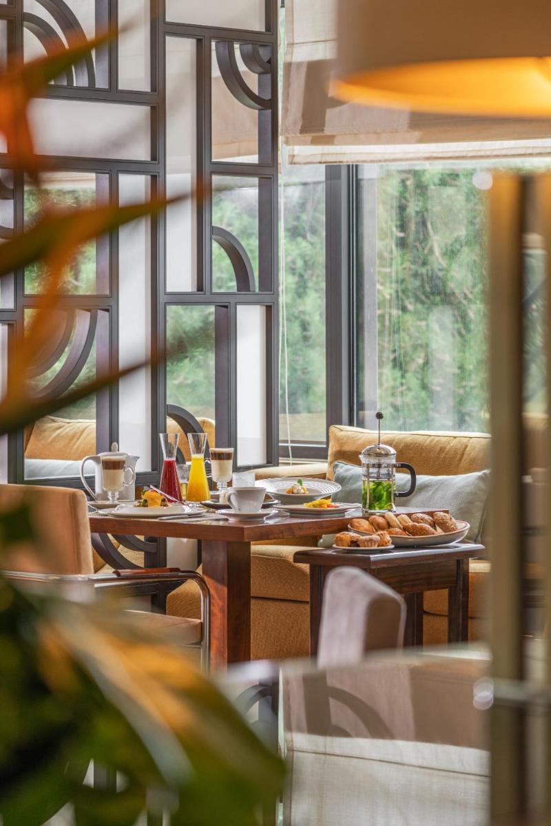Uma área de estar em Terra Nostra Garden Hotel