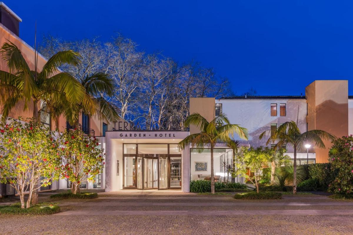 Um jardim no exterior de Terra Nostra Garden Hotel
