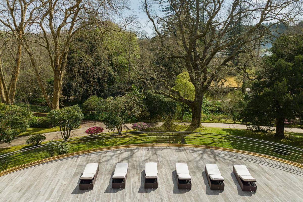 Um jardim no exterior de Terra Nostra Garden Hotel