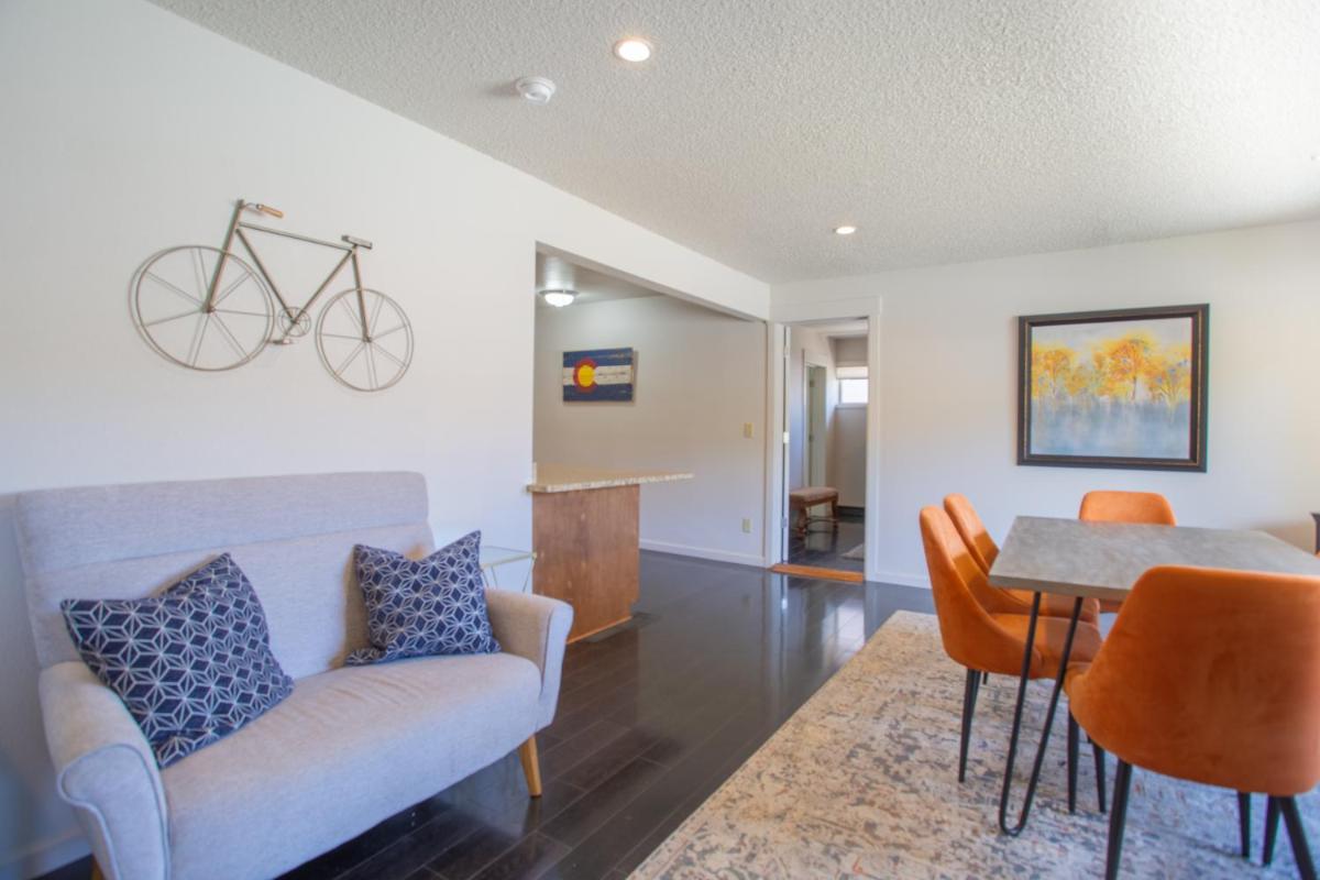 Spacious 4 bedroom house close to everything! - Housity