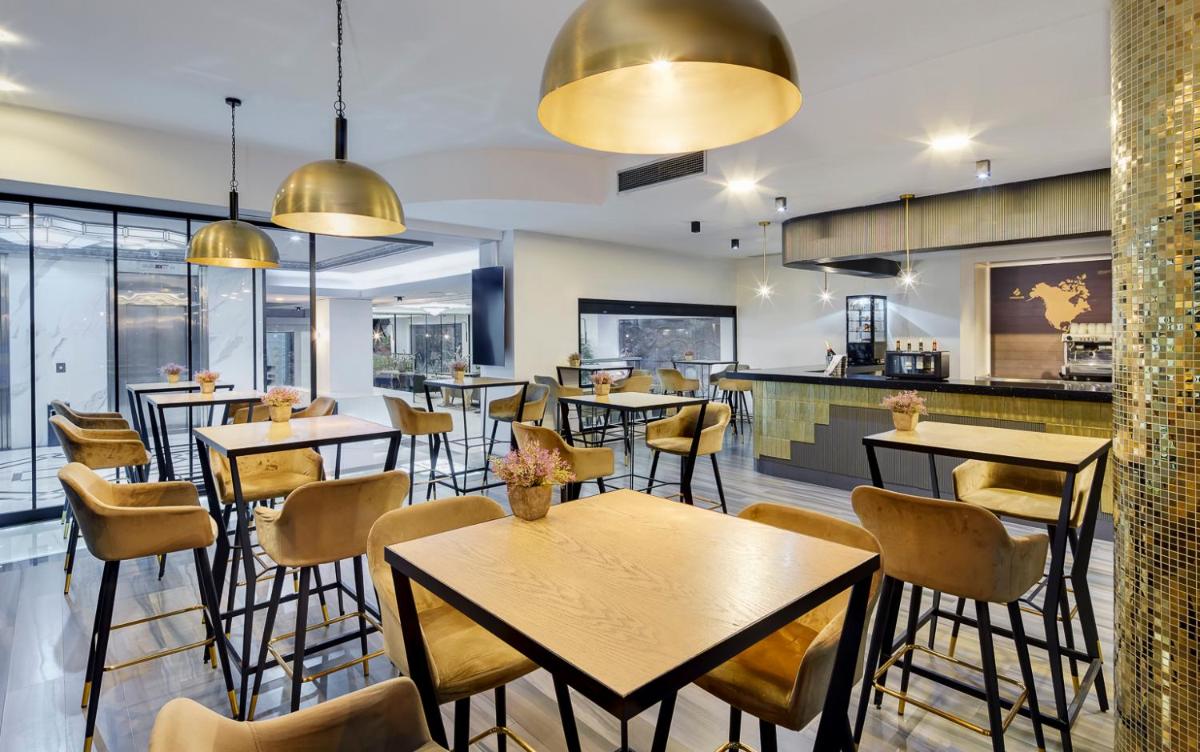Un restaurante o sitio para comer en Gran Hotel Luna de Granada