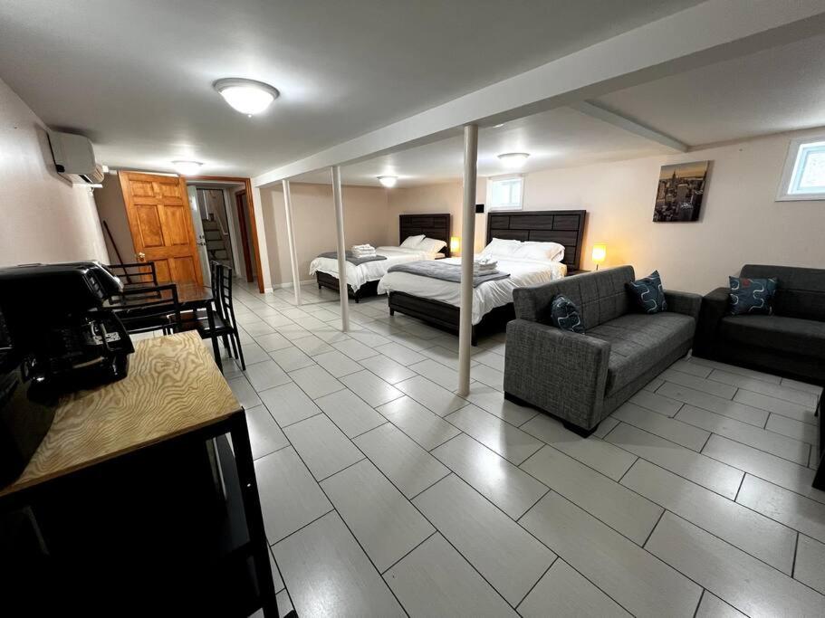 Basement Apt half kitchen- TOP LOCATION Queens NYC - Housity