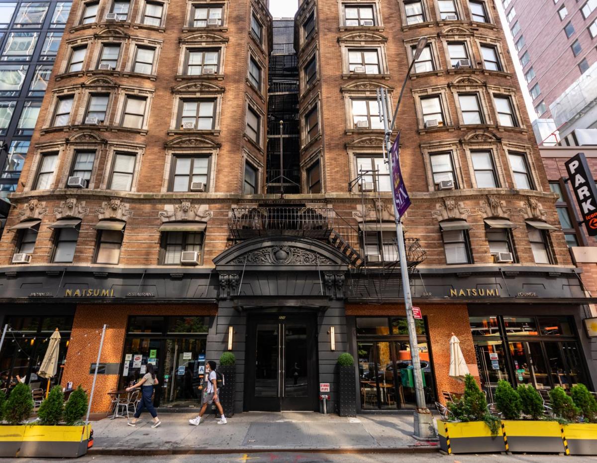 Square  at Times Square - Housity