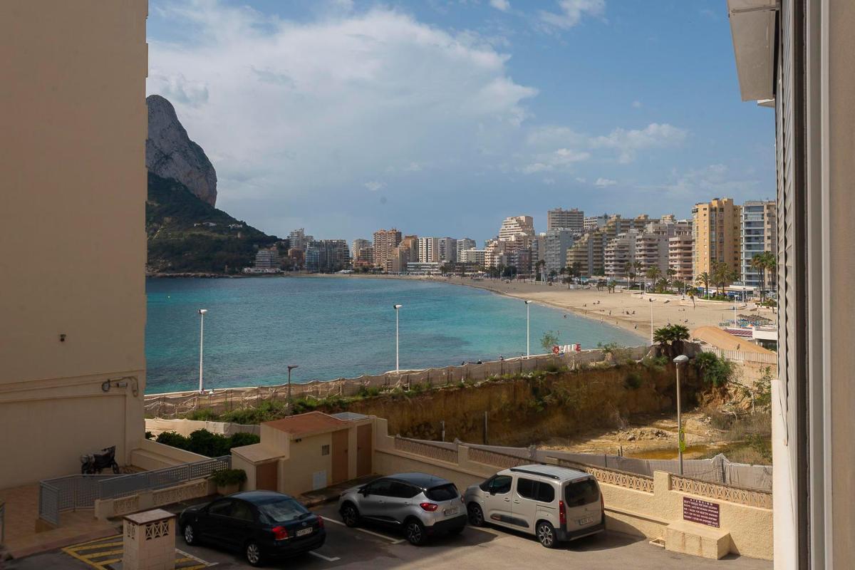 Ifach II en calpe con preciosas vistas al mar en la playa de la fossa - Housity