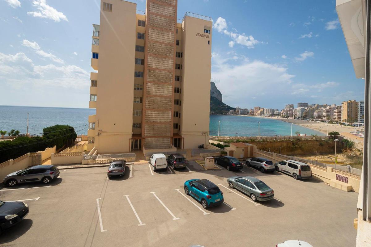 Ifach II en calpe con preciosas vistas al mar en la playa de la fossa - Housity