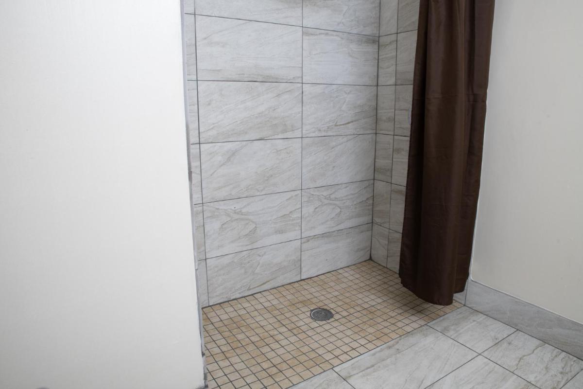 BlissPoint Inn & Suites Marion - Housity