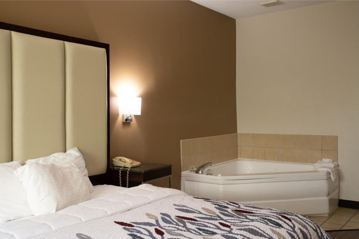 BlissPoint Inn & Suites Marion - Housity