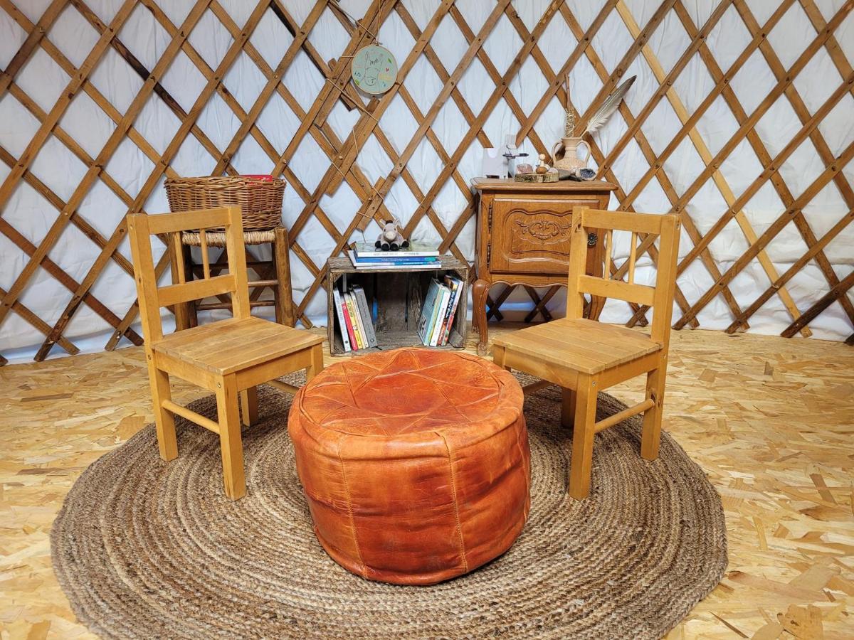 Slapen tussen de ezels in de Yurt - Housity