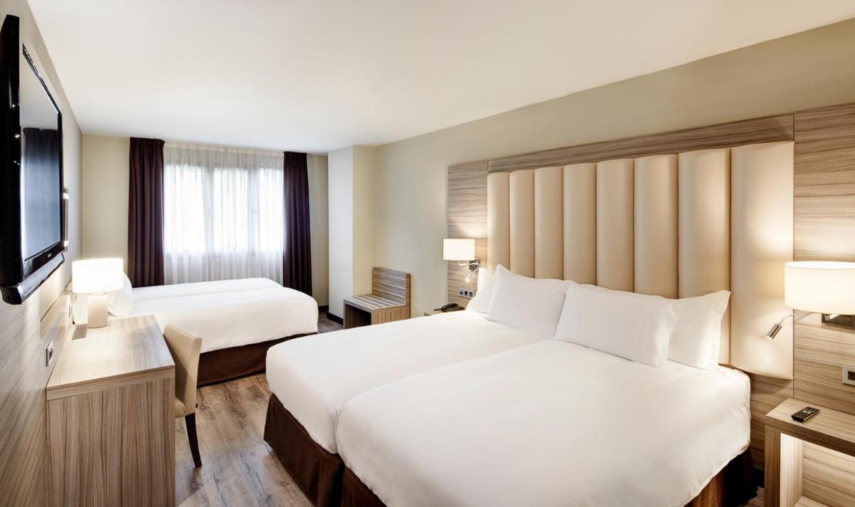 Cama o camas de una habitación en Gran Hotel Luna de Granada