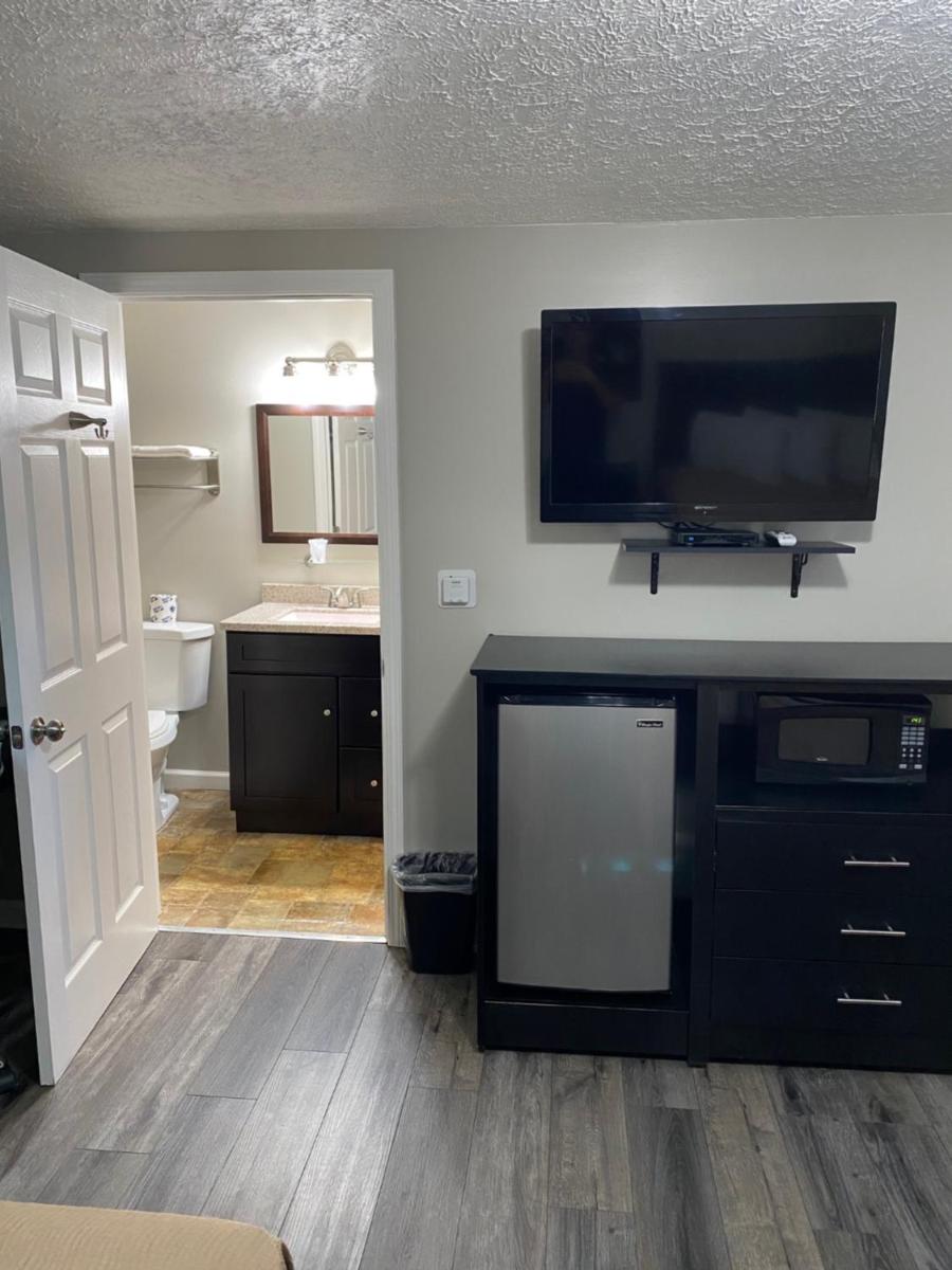 The New Lantern Motel - Housity