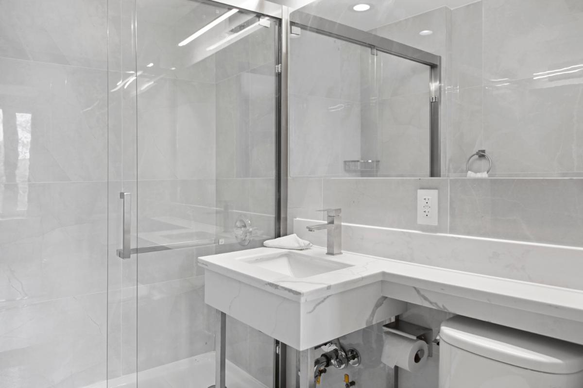 Hotel 365 Bronx - Yankee Stadium - Housity