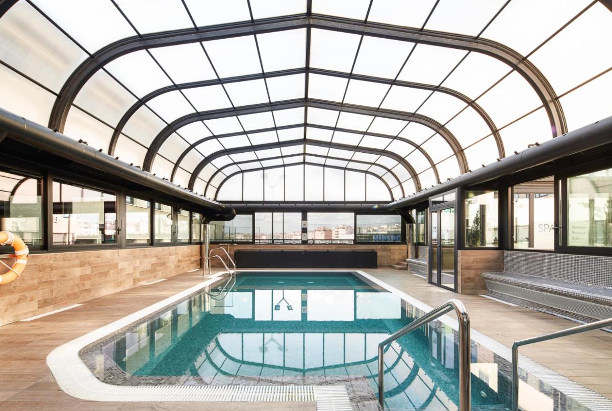 Piscina en o cerca de Gran Hotel Luna de Granada