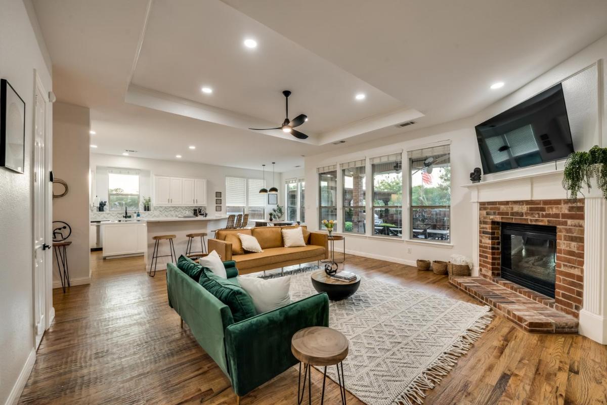 Suitetrails - Pool house with hot tub and cinema