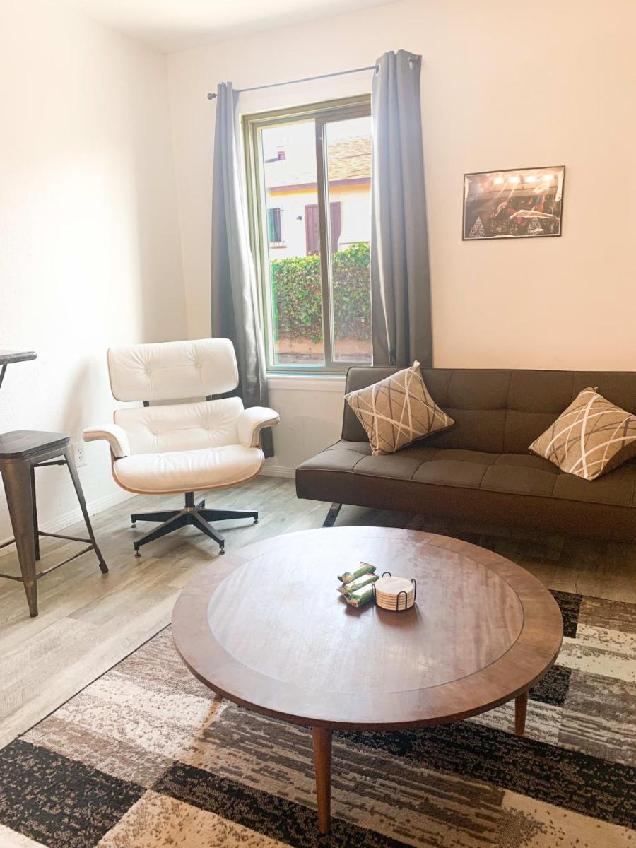 Just renovated 1 bed, 1 bath home near LAX Stadium Forum - Housity