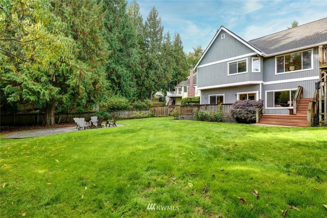 Luxury, modern, Bright villa w/deck, back yard, fire pit - Housity