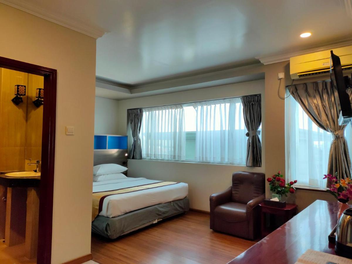 Hotel Grand United - Ahlone Branch - Housity