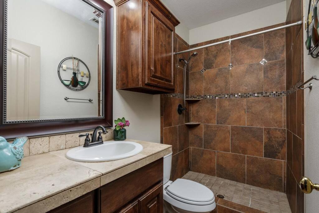 Spring Break Offer! Cozy Home near Fort Worth Stockyards, Globe Life, AT&T - Housity
