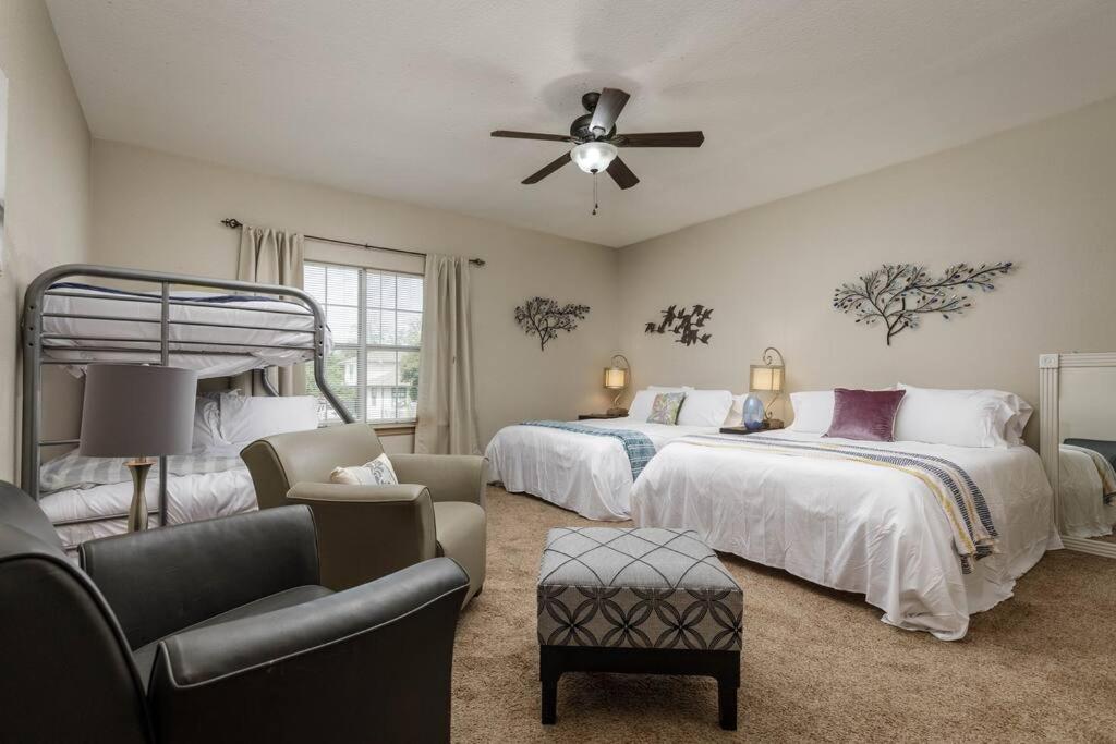 Spring Break Offer! Cozy Home near Fort Worth Stockyards, Globe Life, AT&T - Housity