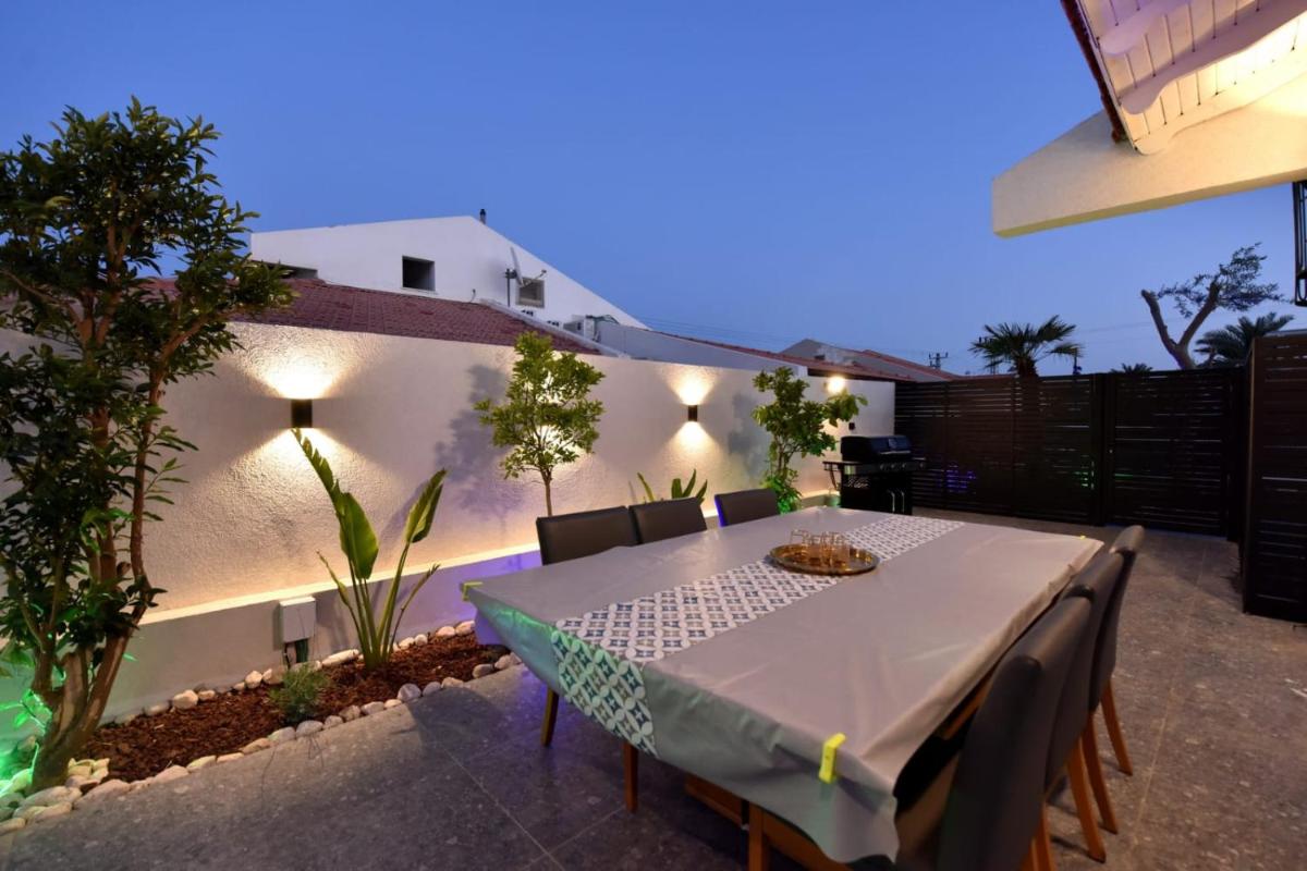 White-Private pool Luxury Villa Eilat - Housity