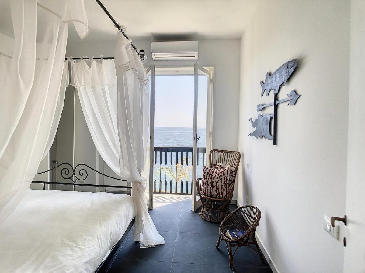 Sea House by Holiday World - Housity