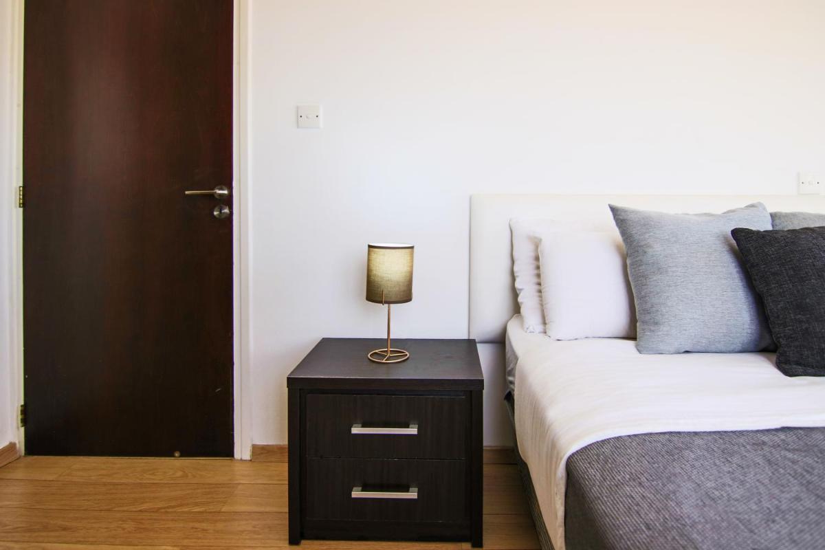 Phaedrus Living Seaside Luxury Flat Pervolia - Housity