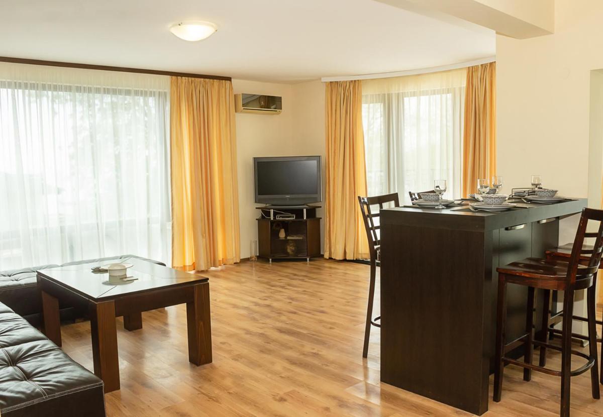 Cozy 1BD Apartment with a Spacious Terrace - Housity