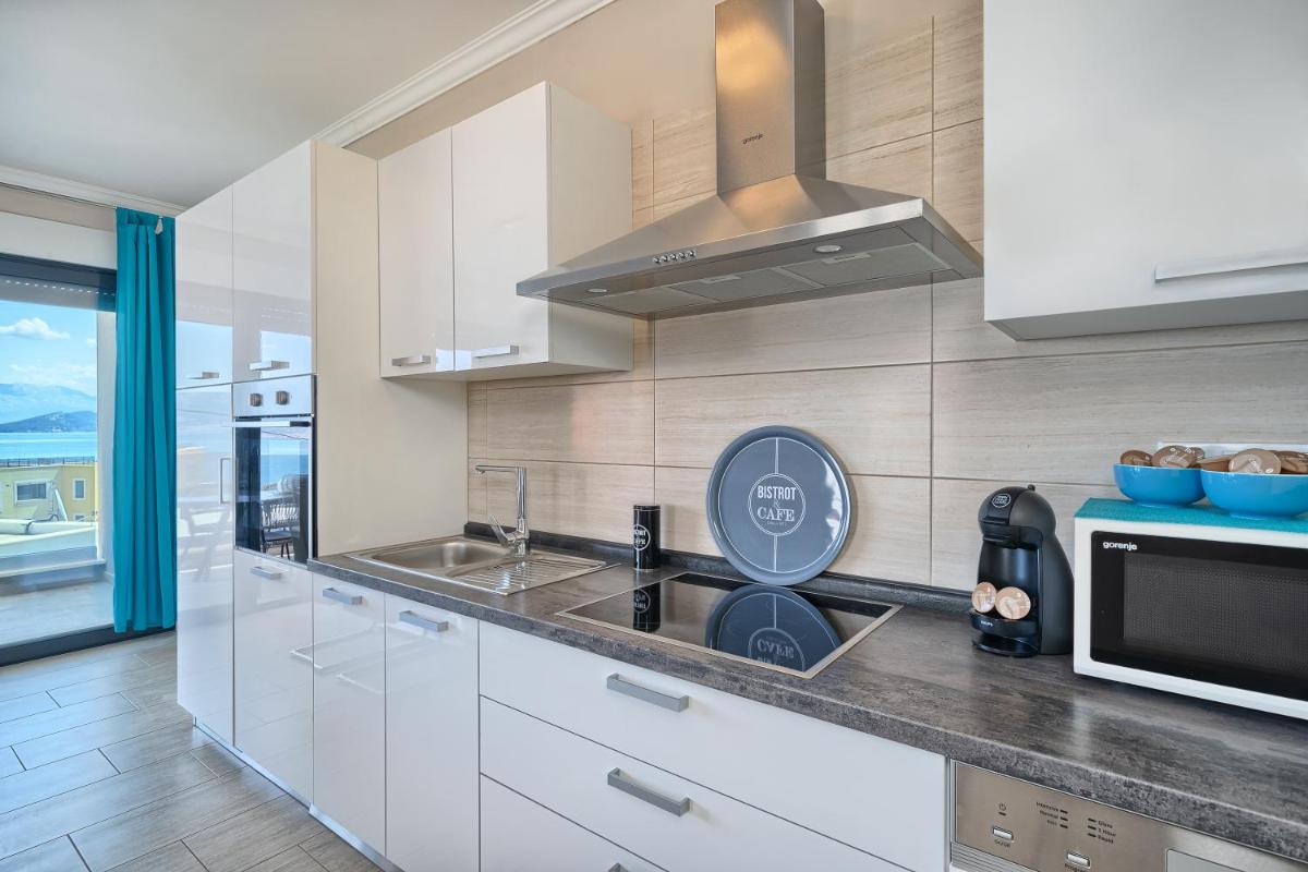 Moni's Place - fresh seaview apartment - Housity