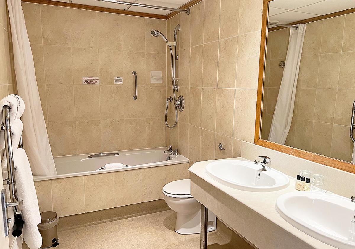 Sandbanks Hotel - Housity