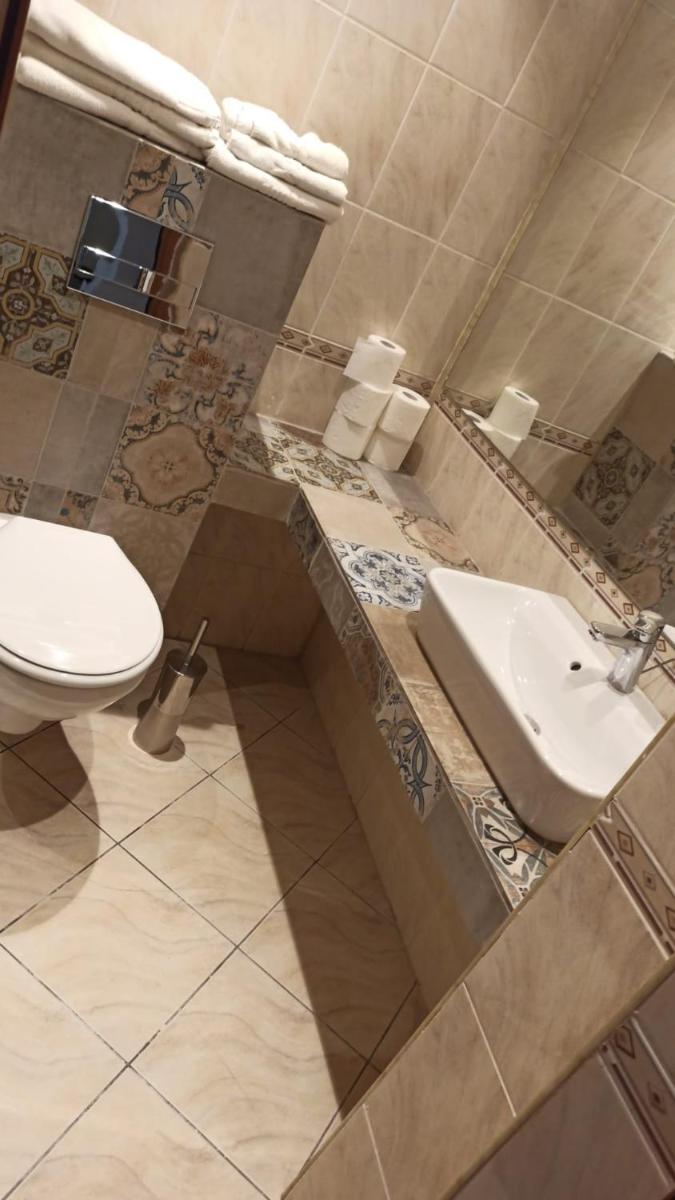 Hotel Astoria City Center - Housity