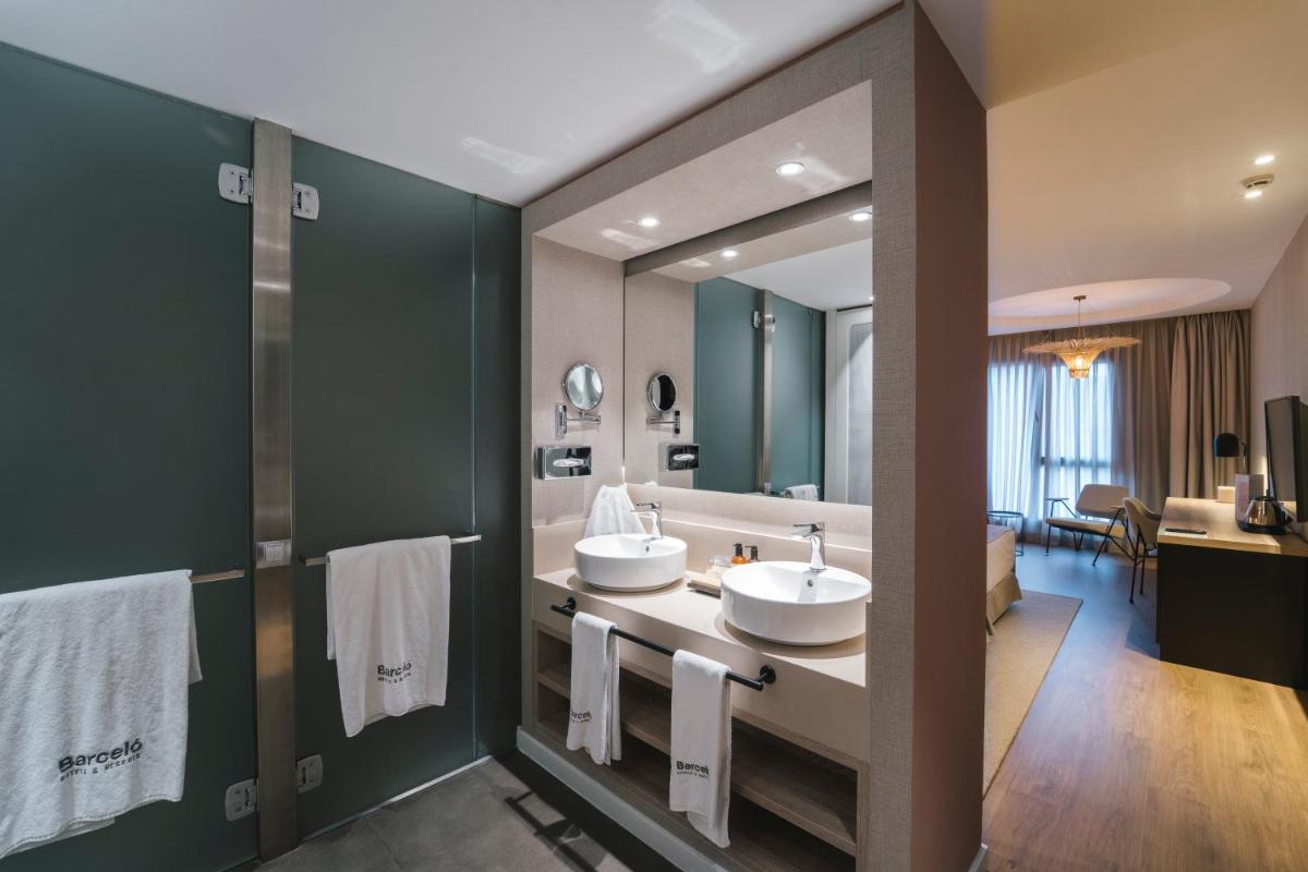 Un baño de Barceló Oviedo Cervantes