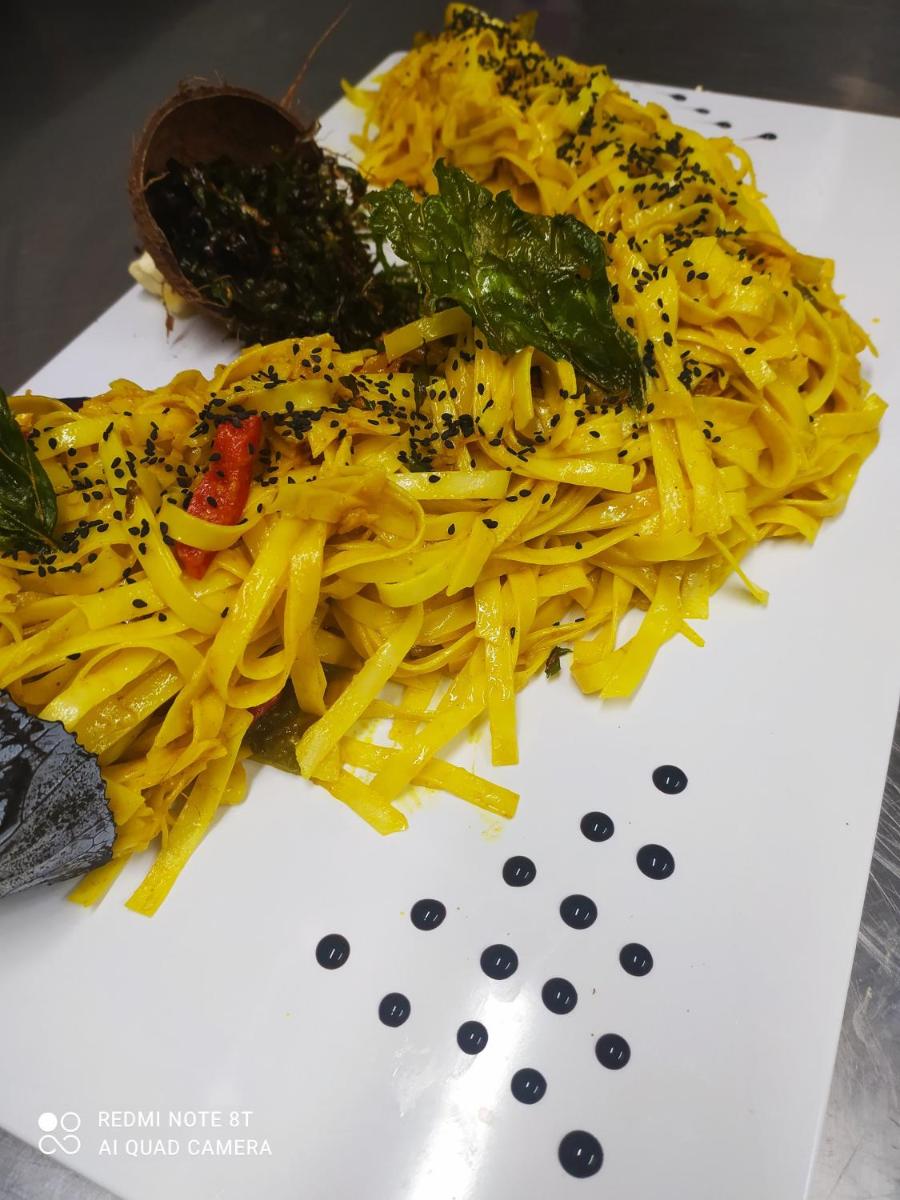 Comida en o cerca de este hotel