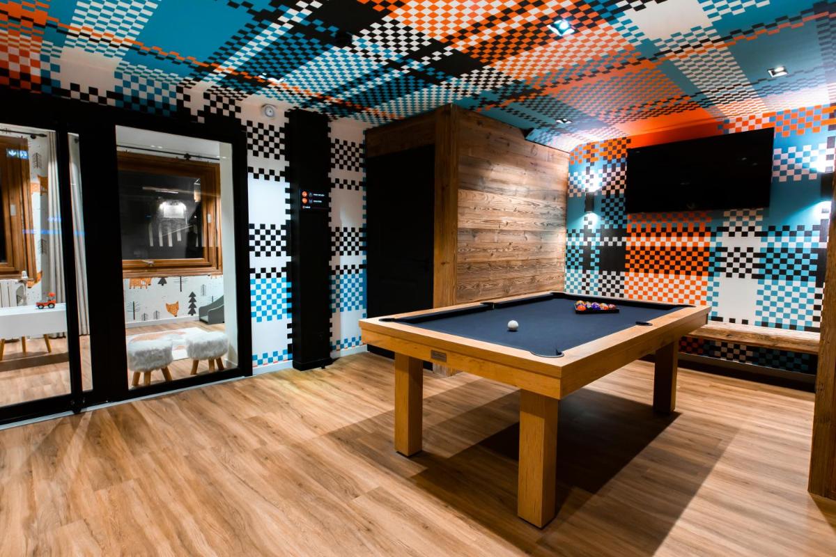 Billard dans l'établissement Hôtel Névé