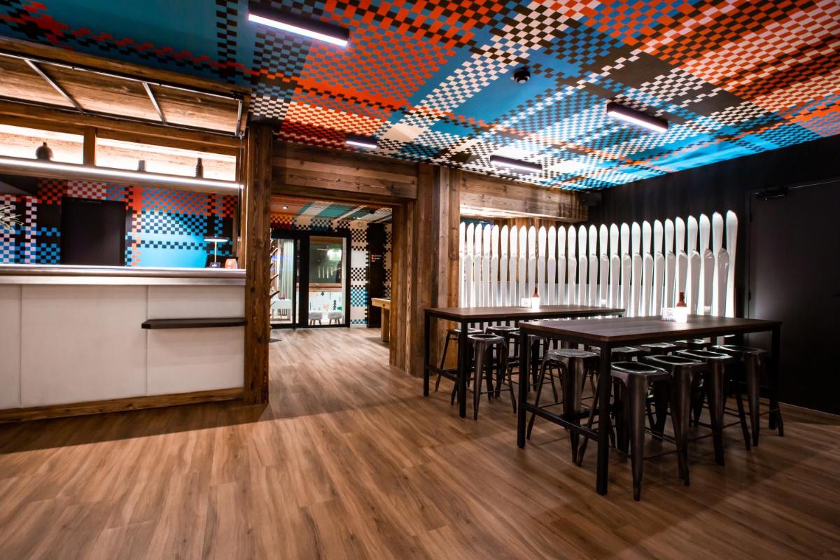Restaurant ou autre lieu de restauration dans l'établissement Hôtel Névé