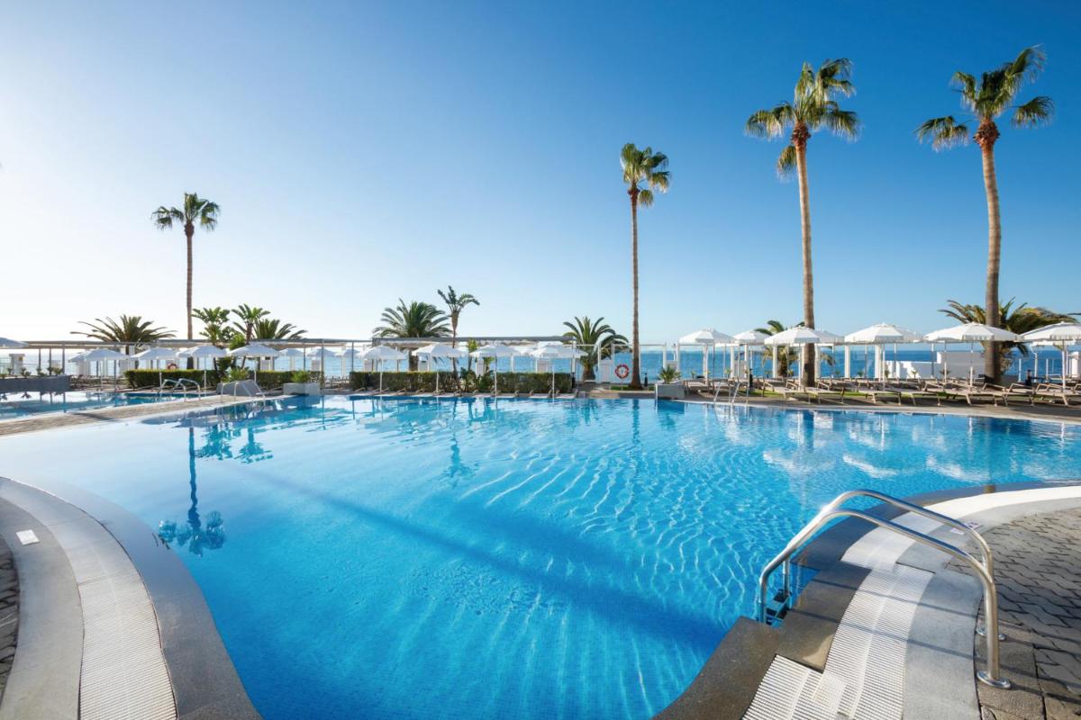 A piscina em ou perto de Hotel Riu Madeira - All Inclusive